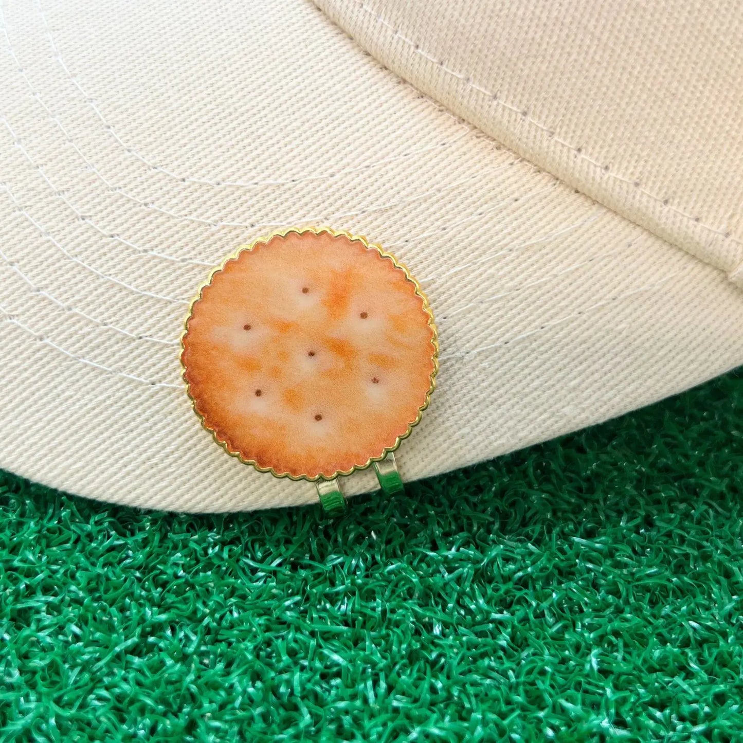 Golf Ball Marker with a Standard Magnetic Hat Clip, Funny Golf Ball Marker Hat Clip for Men / Women