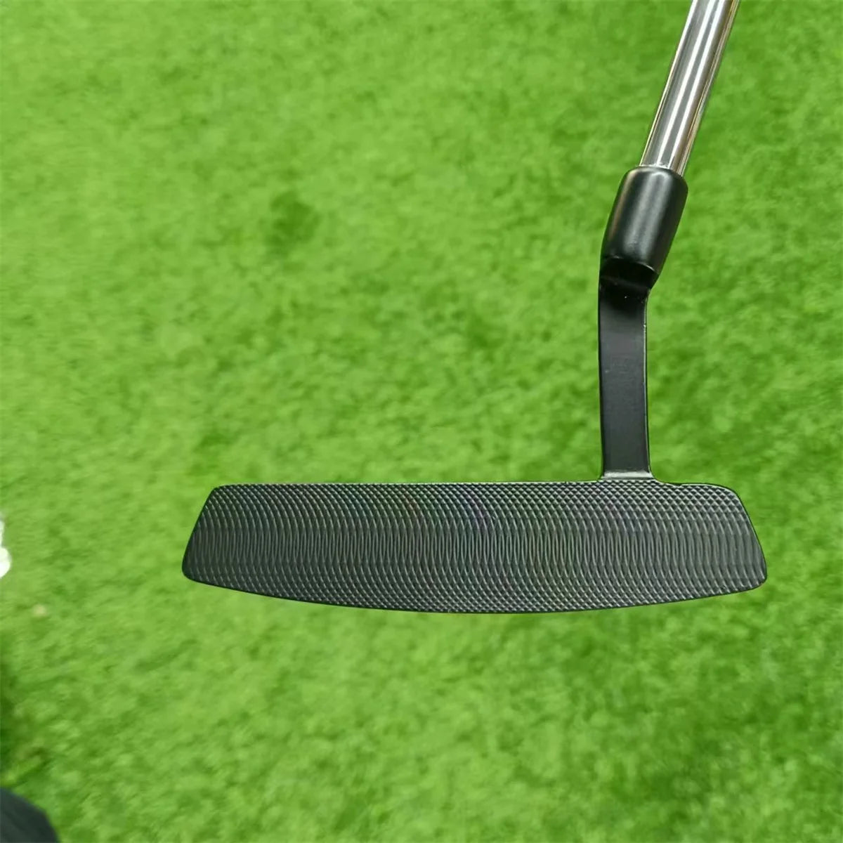 Golf Putter Standing Low Center of Gravity Is Stable Stainless Steel Shaft Putter with Aiming Line